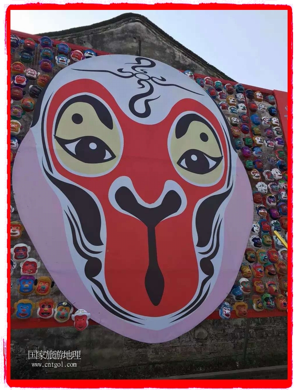 中國(guó)規(guī)模最大的猴面具彩繪在南潯古鎮(zhèn)展示。猴子真是今年最紅的動(dòng)物。 