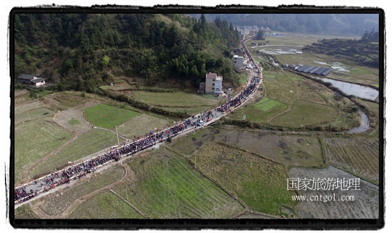 1700桌合攏宴，總長3.7公里，10380人同桌就餐，創(chuàng)歷史之最