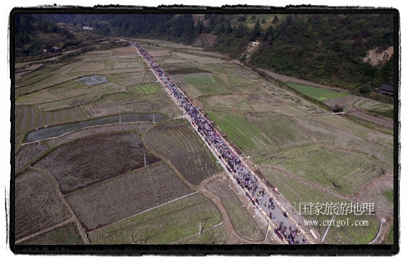 1700桌合攏宴，總長3.7公里，10380人同桌就餐，創(chuàng)歷史之最