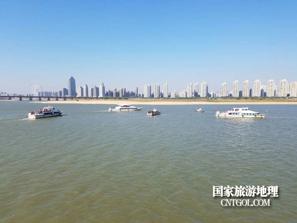 江西開展呵護(hù)一湖清水，嚴(yán)厲打擊非法采砂行動(dòng)（圖）