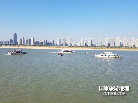 江西開展呵護(hù)一湖清水，嚴(yán)厲打擊非法采砂行動(dòng)（圖）